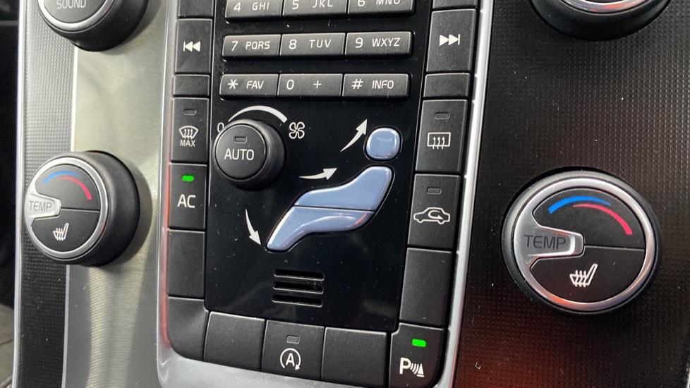 air conditioning and dual Climate control 