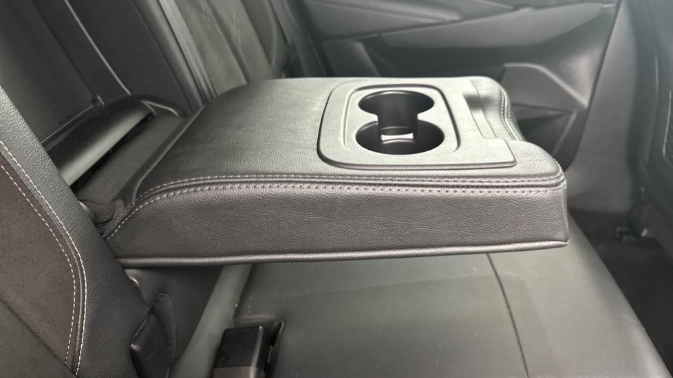 Rear Armrest/ Cup Holder