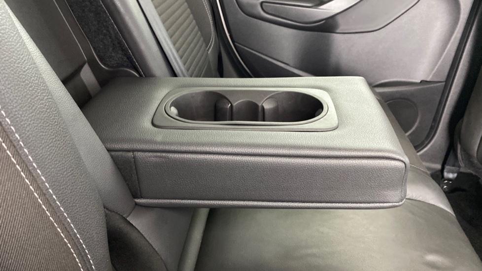 Rear Armrest/ Cup Holder