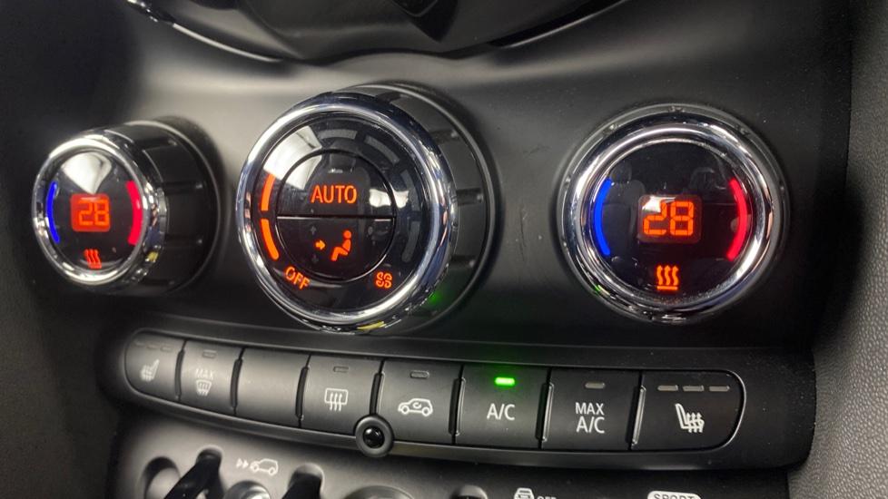 air conditioning and dual Climate control 