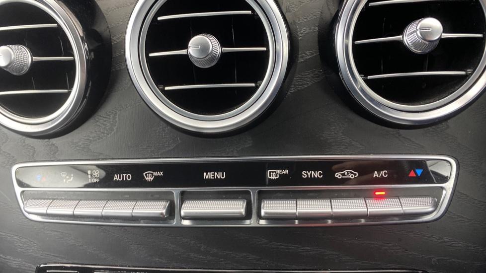 air conditioning and dual Climate control 