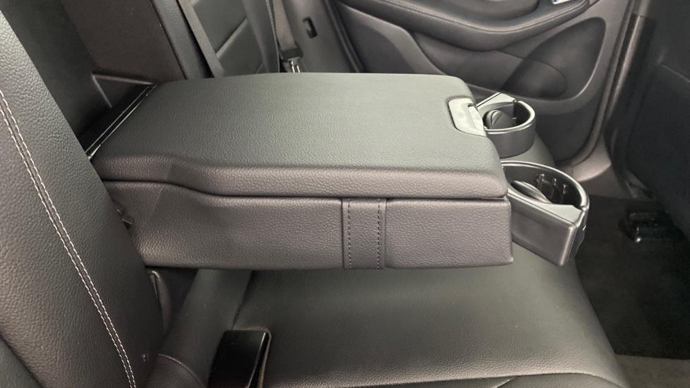 Rear Armrest/ Cup Holder