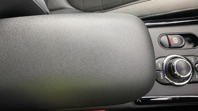 Rear Armrest/ Cup Holder