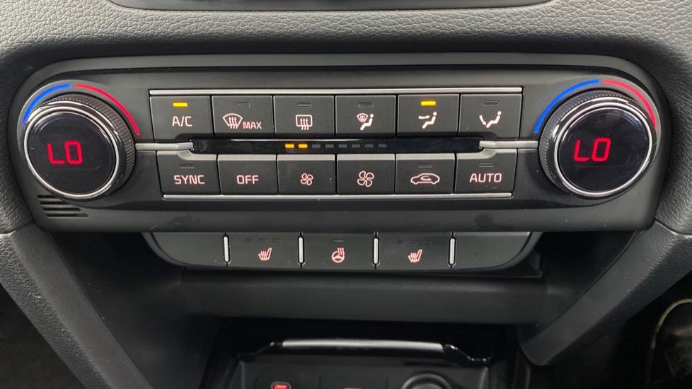 air conditioning and dual Climate control 