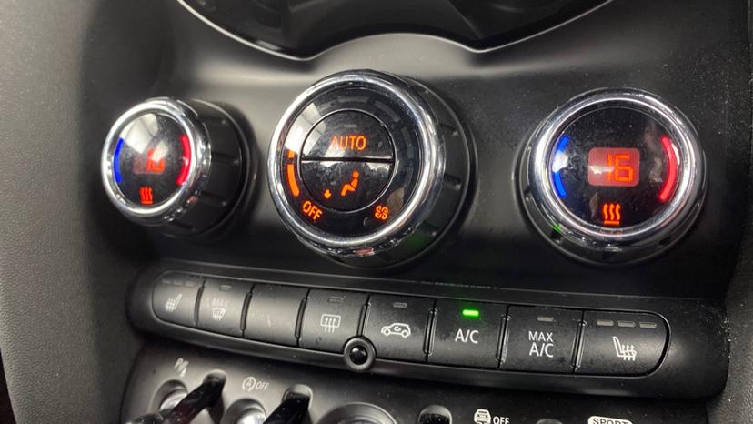 air conditioning and dual Climate control 