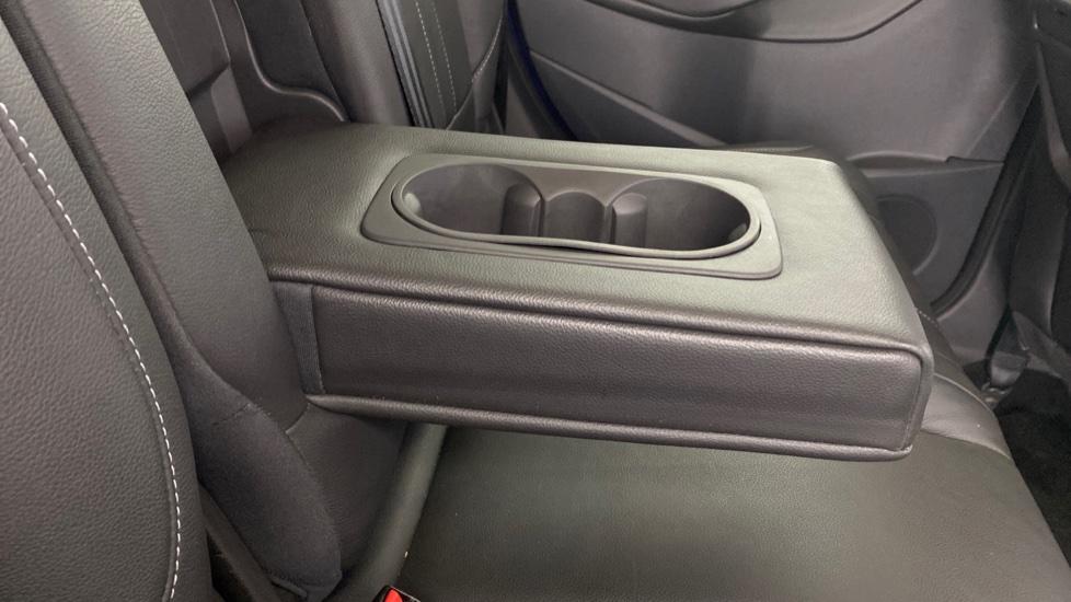 Rear Armrest/ Cup Holder