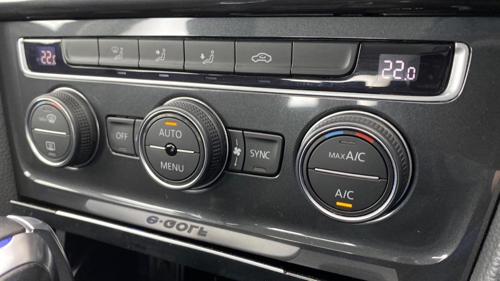 air conditioning and dual Climate control 