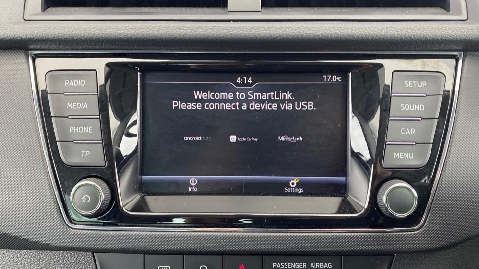 Apple Car Play & Android Auto