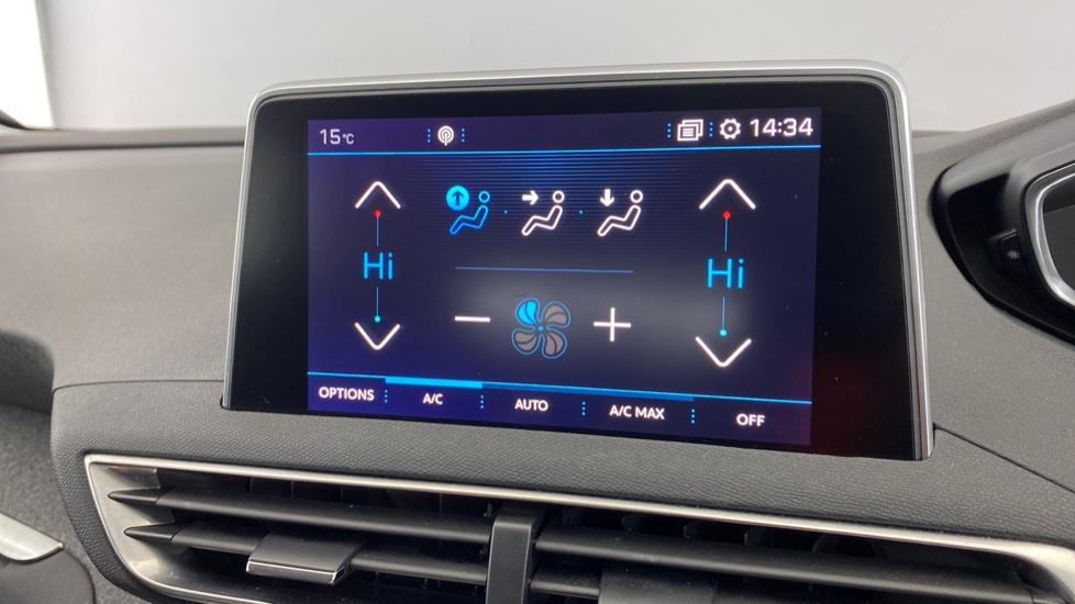 air conditioning and dual Climate control 