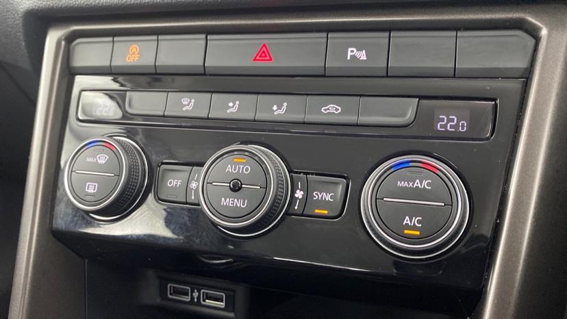 air conditioning and dual Climate control 