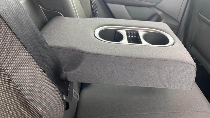 Rear Armrest/ Cup Holder