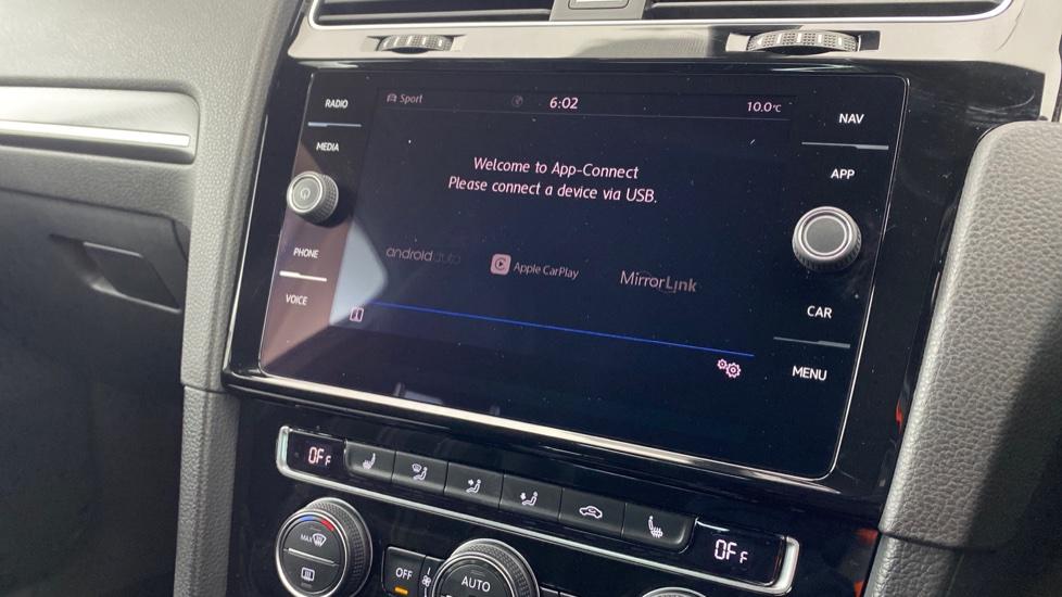 Apple Car Play & Android Auto