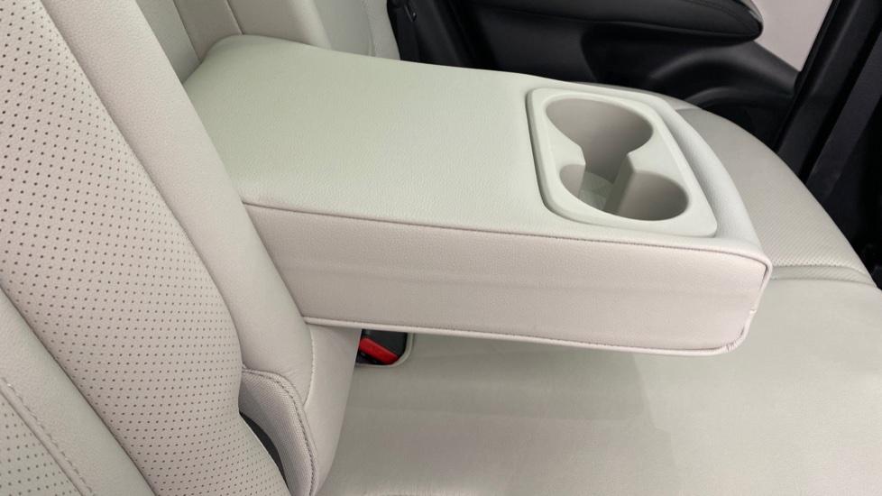 Rear Armrest/ Cup Holder