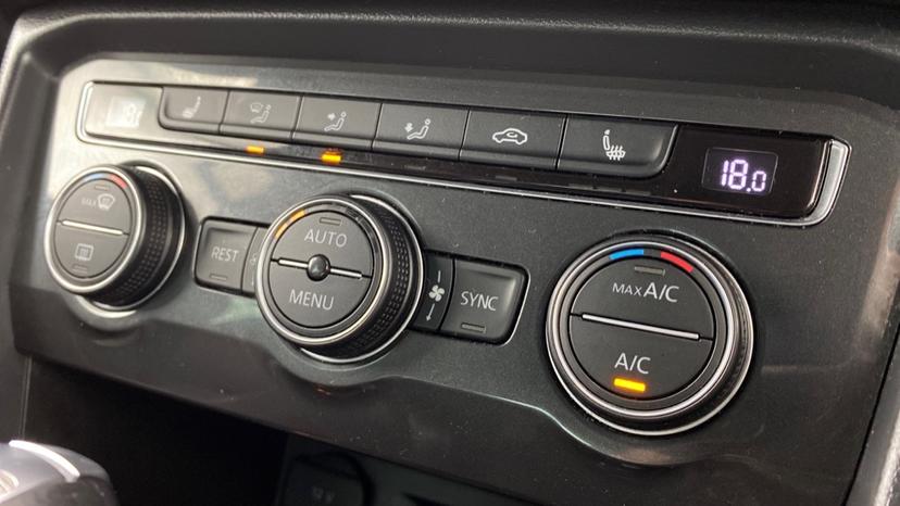 air conditioning and dual Climate control 