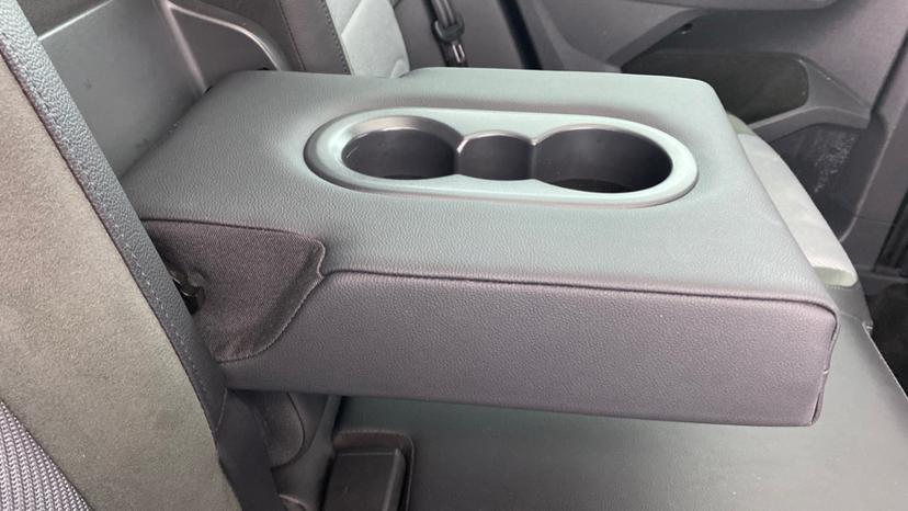 Rear Armrest/ Cup Holder