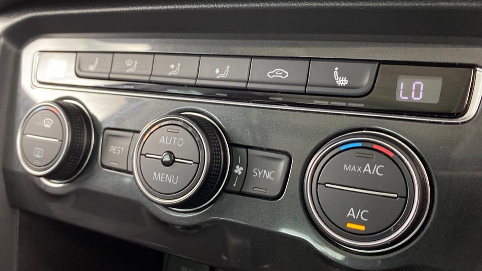 air conditioning and dual Climate control 