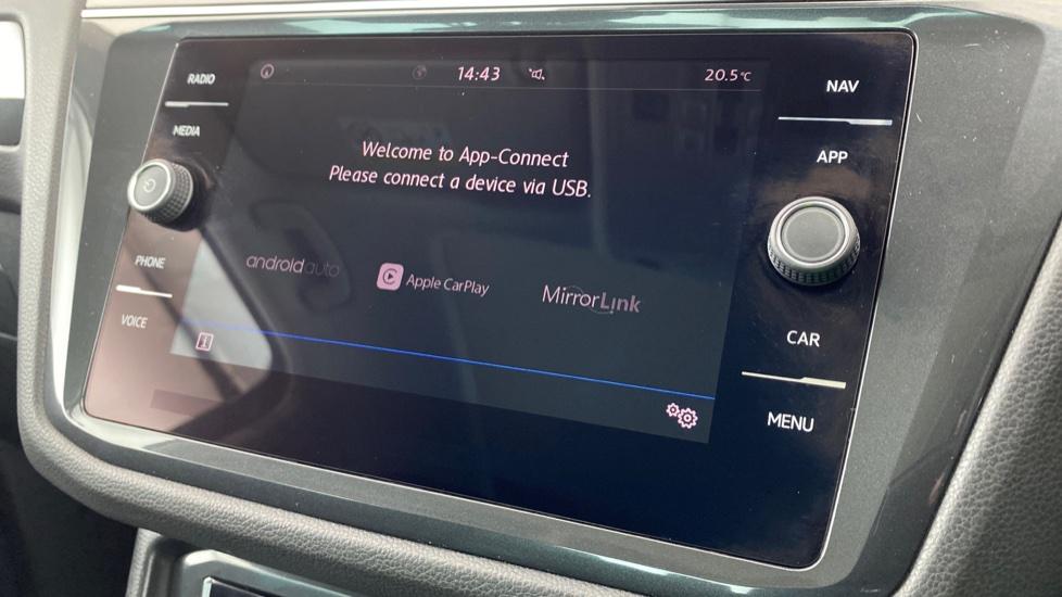 Apple Car Play & Android Auto