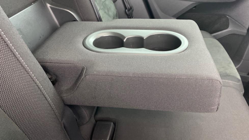 Rear Armrest/ Cup Holder