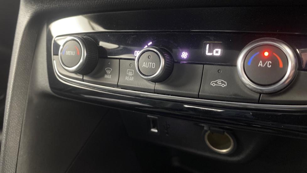 air conditioning and dual Climate control 