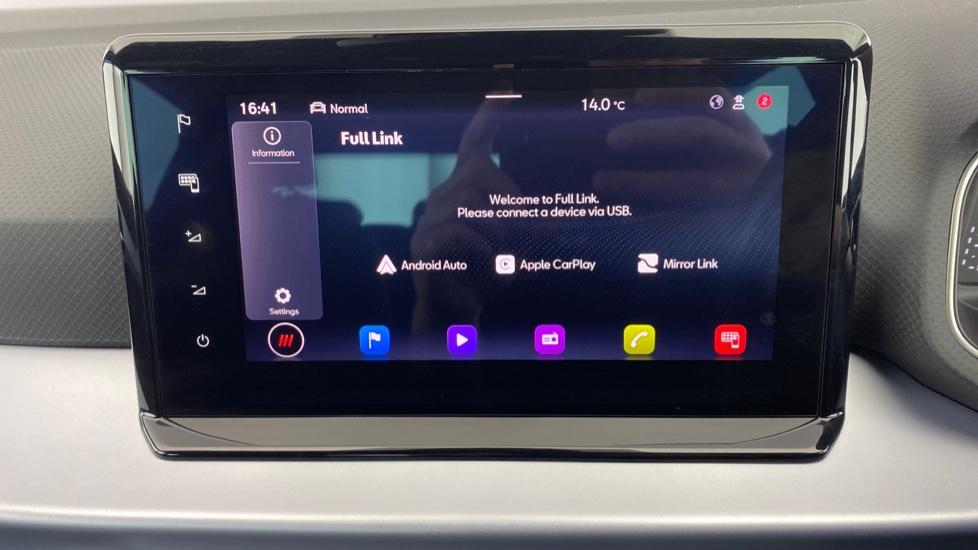 Apple Car Play & Android Auto