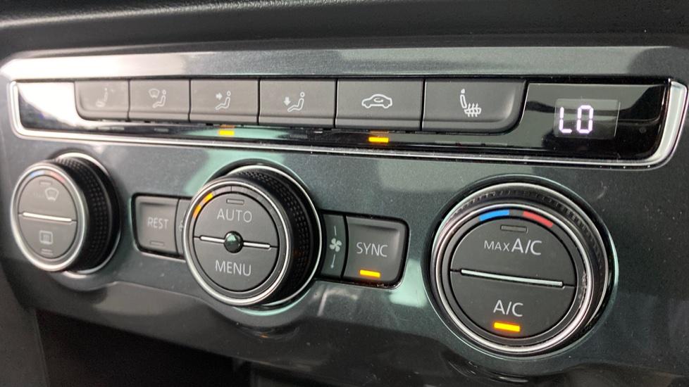 air conditioning and dual Climate control 