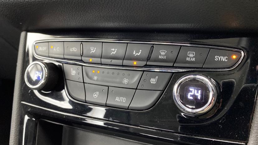 air conditioning and dual Climate control 