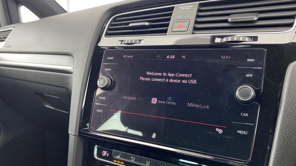 Apple Car Play & Android Auto