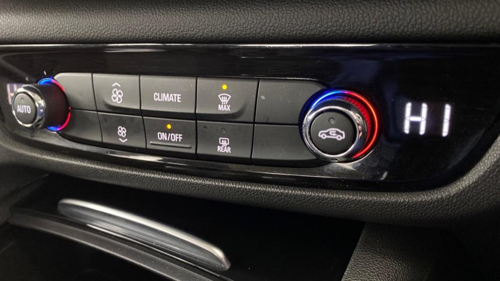 air conditioning and dual Climate control 