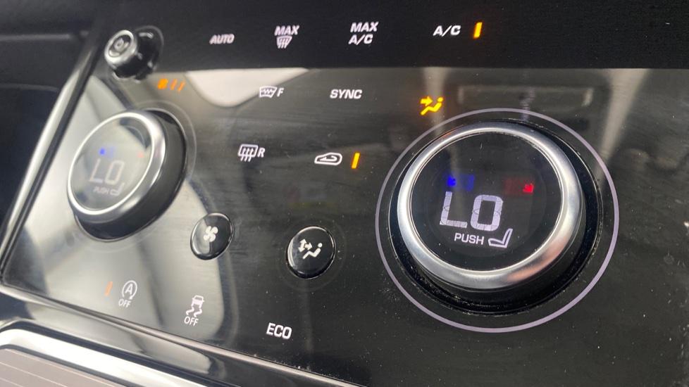 air conditioning and dual Climate control 