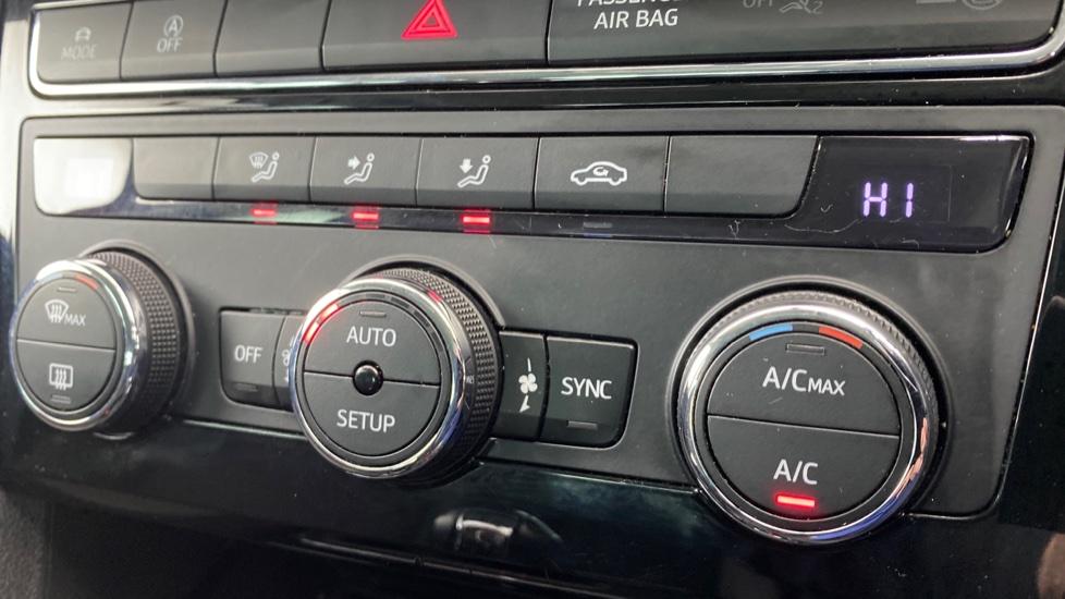 air conditioning and dual Climate control 