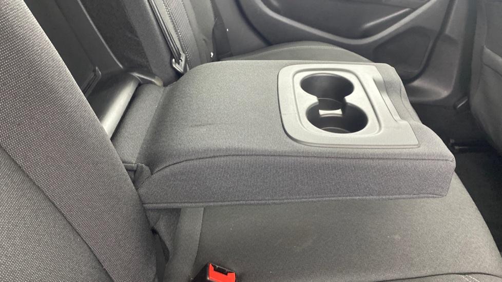 Rear Armrest/ Cup Holder