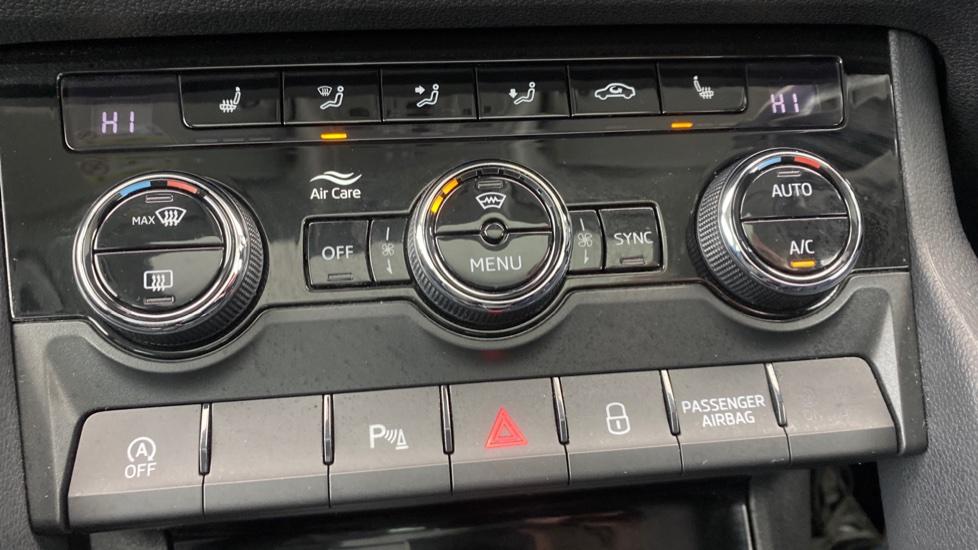 air conditioning and dual Climate control 