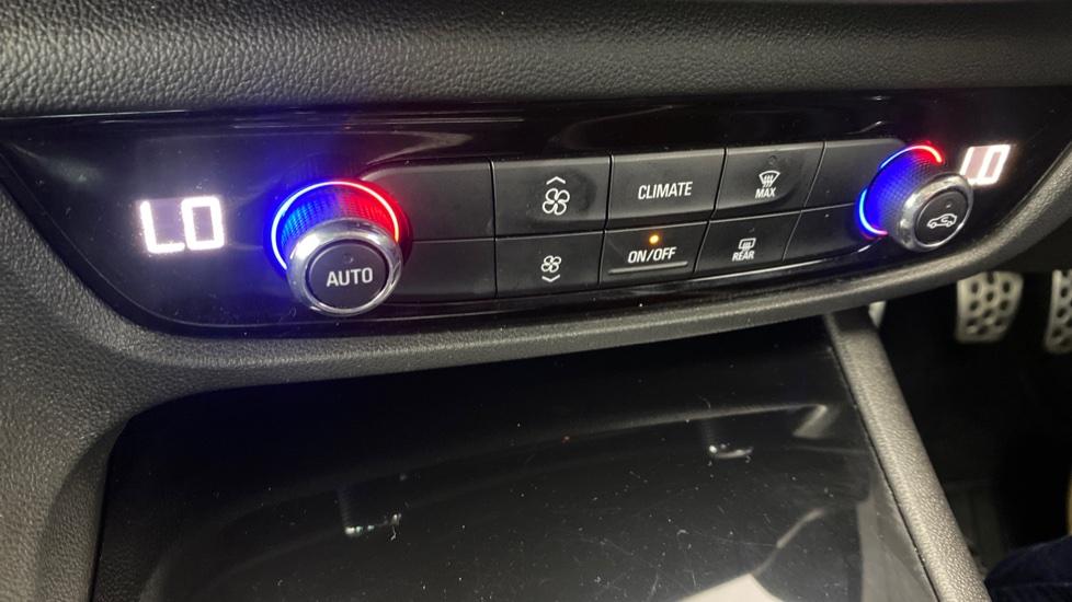 air conditioning and dual Climate control 