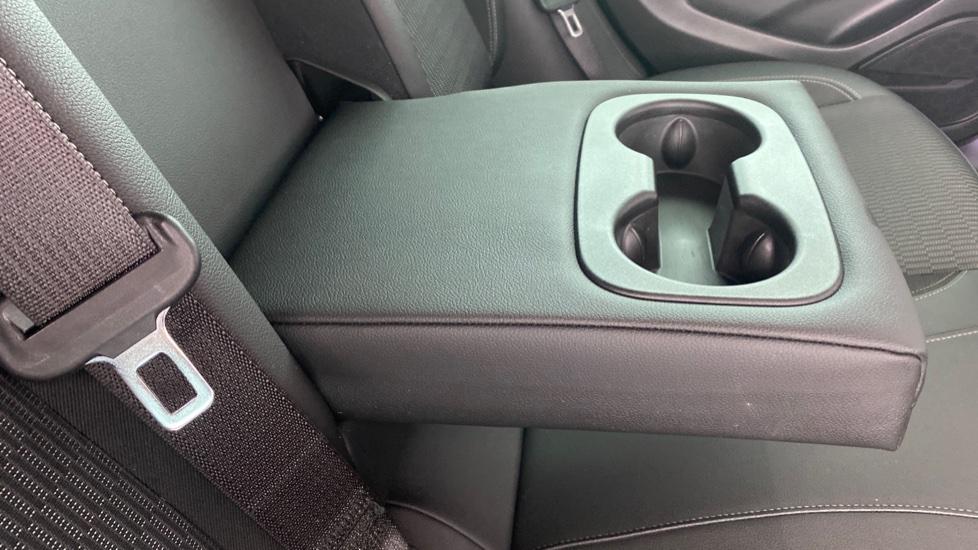 Rear Armrest/ Cup Holder