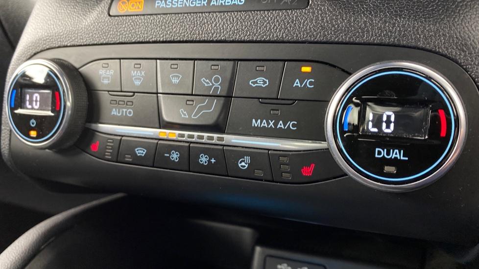 air conditioning and dual Climate control 