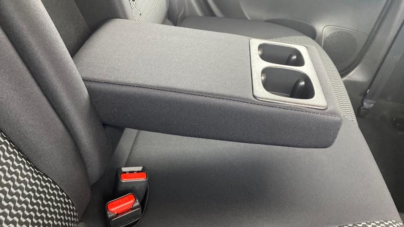 Rear Armrest/ Cup Holder