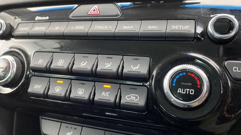 air conditioning and dual Climate control 