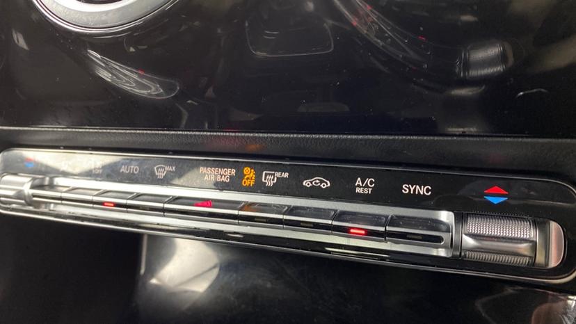 air conditioning and dual Climate control 