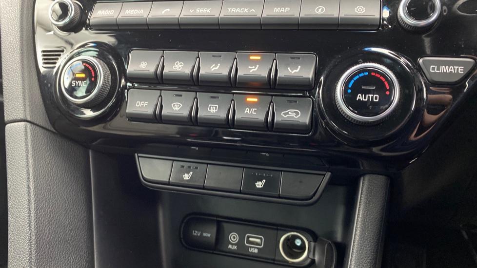 air conditioning and dual Climate control 