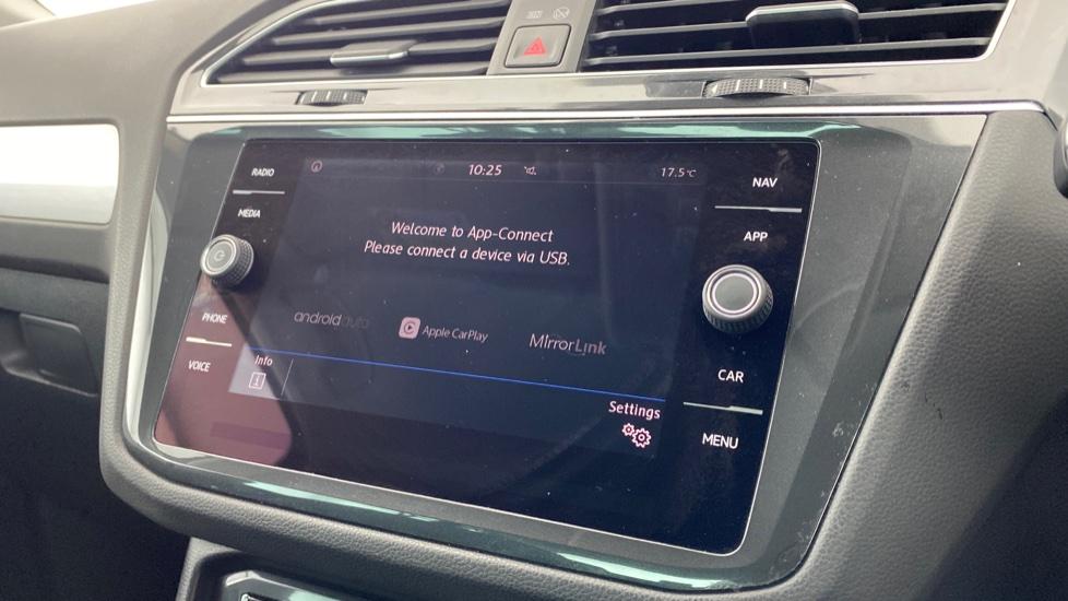 Apple Car Play & Android Auto