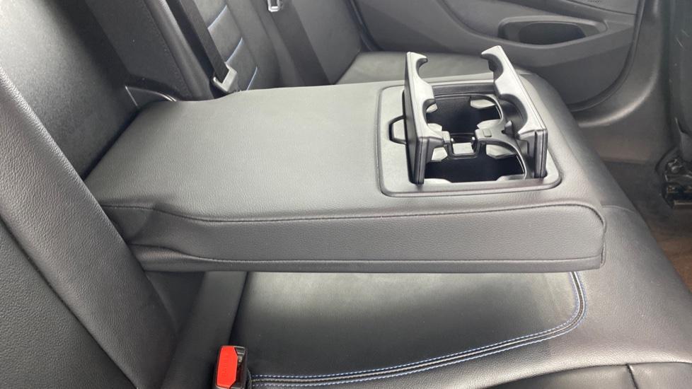 Rear Armrest/ Cup Holder