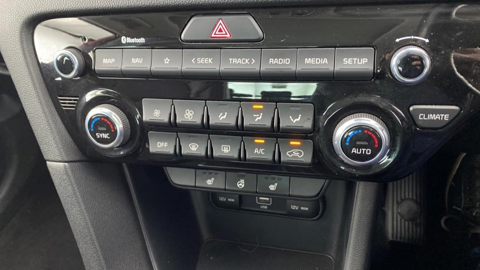 air conditioning and dual Climate control 