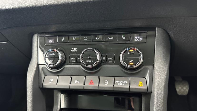 air conditioning and dual climate control 