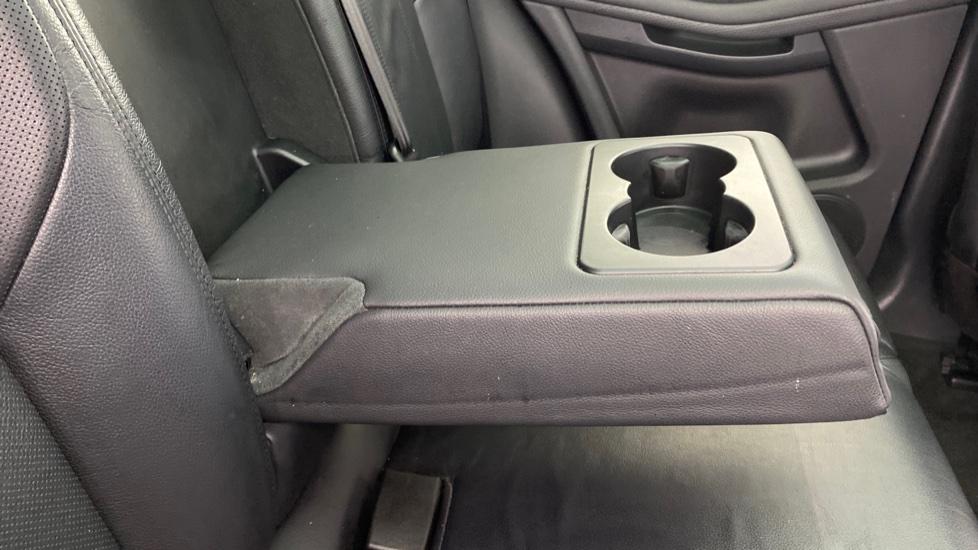 Rear Armrest/ Cup Holder