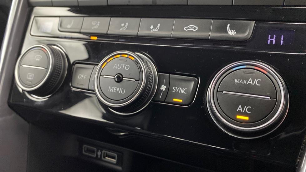 air conditioning and dual Climate control 