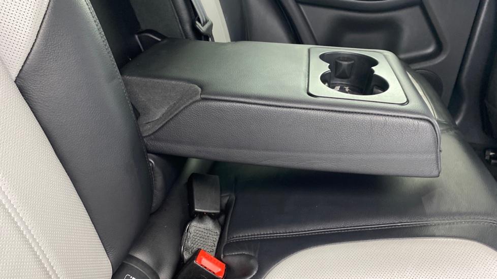 Rear Armrest/ Cup Holder