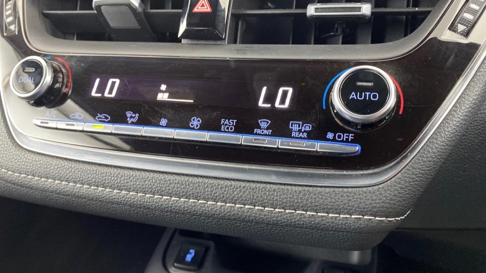 air conditioning and dual Climate control 