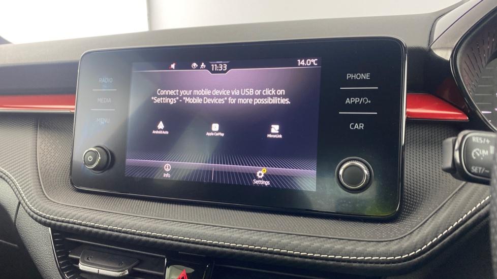 Apple Car Play & Android Auto