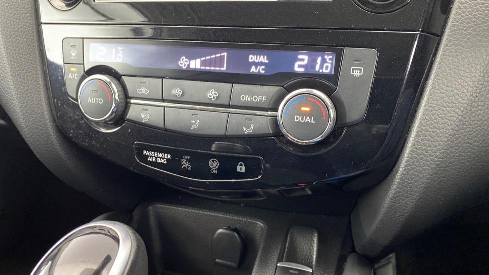 air conditioning and dual Climate control 