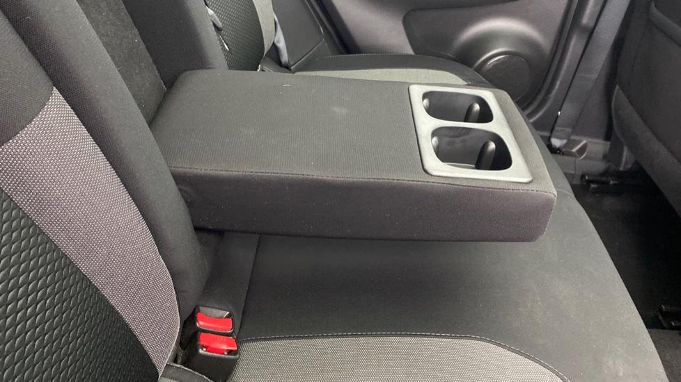 Rear Armrest/ Cup Holder